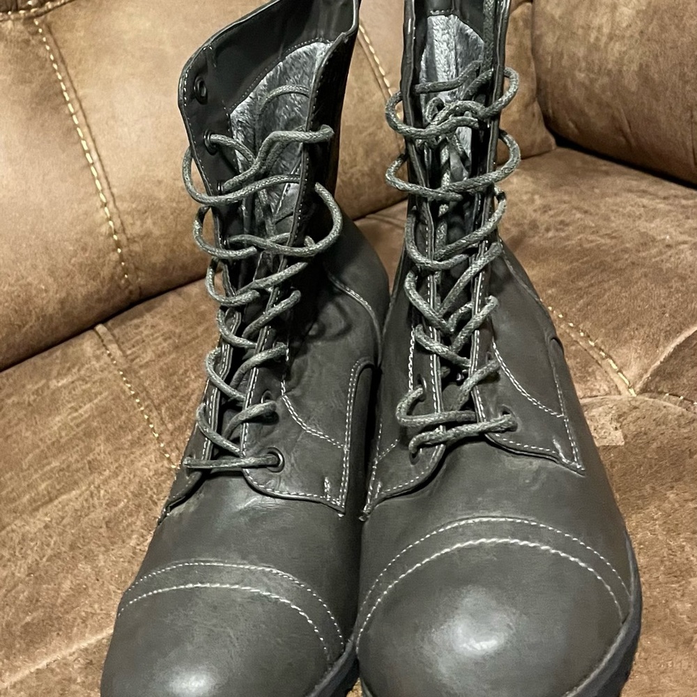 NWOT Women’s Boots.